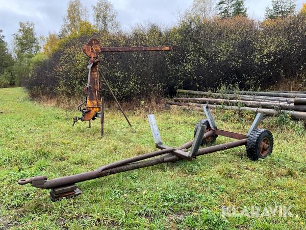 Skogskran och timmervagn