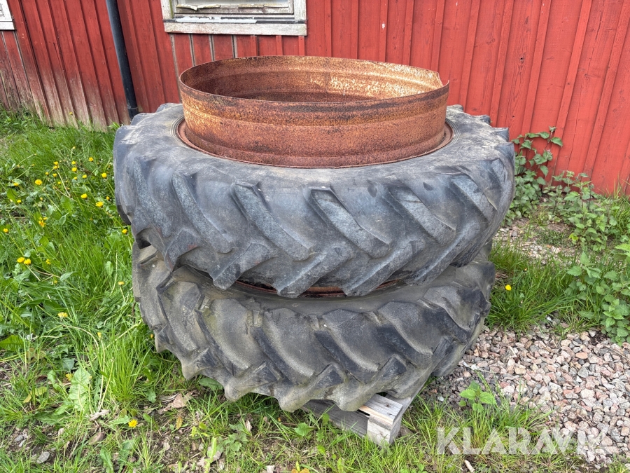 Dubbelmontage Taurus 13.6R38