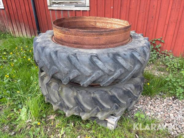 Dubbelmontage Taurus 13.6R38