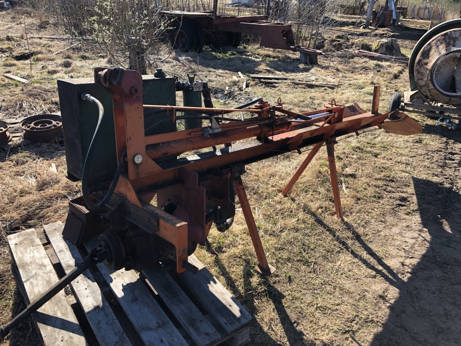 Vedklyv till traktor 