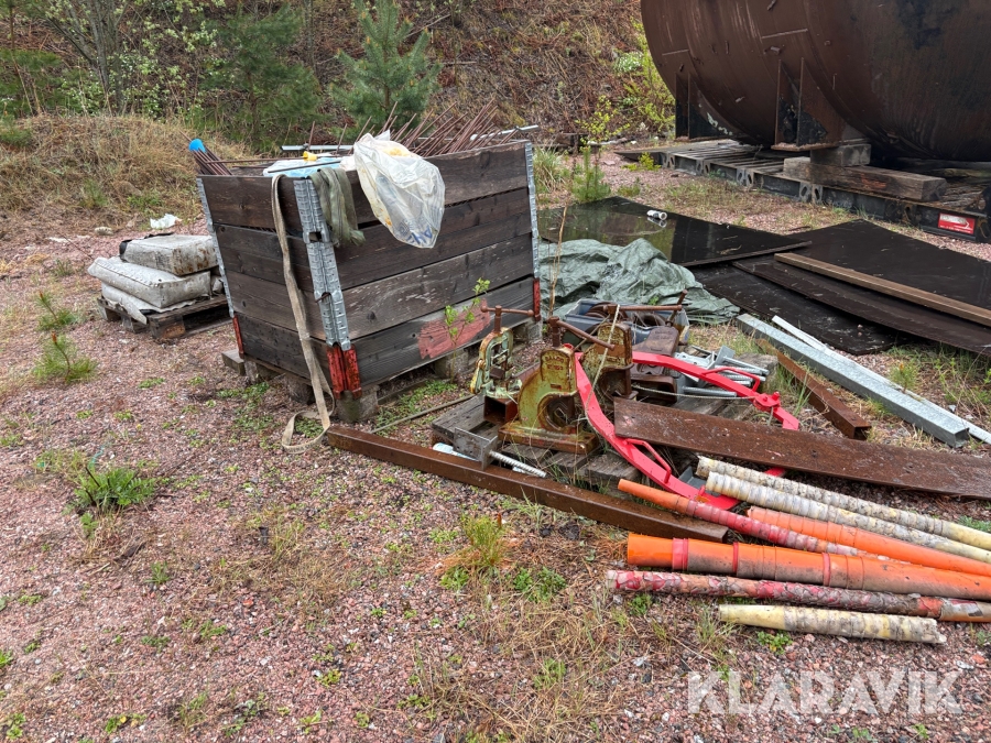 Formstag ,  3st skruvstäd, asfalt mm