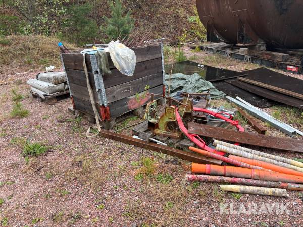 Formstag ,  3st skruvstäd, asfalt mm