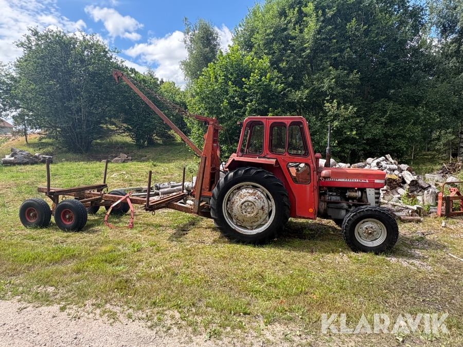 Traktor Massey Ferguson 135 med Skogskärra och vajerkran