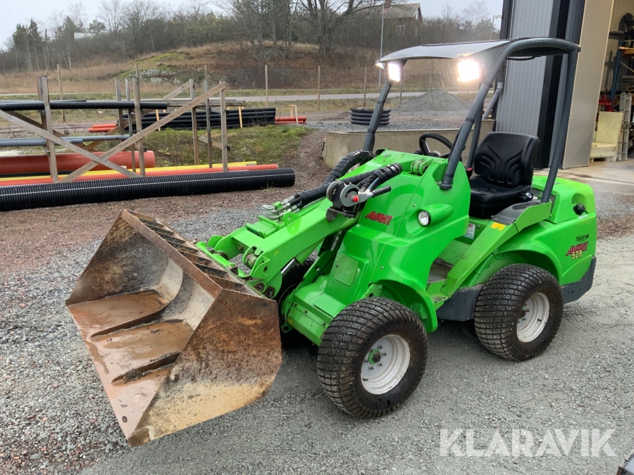 Kompaktlastare Avant 528 med skopa