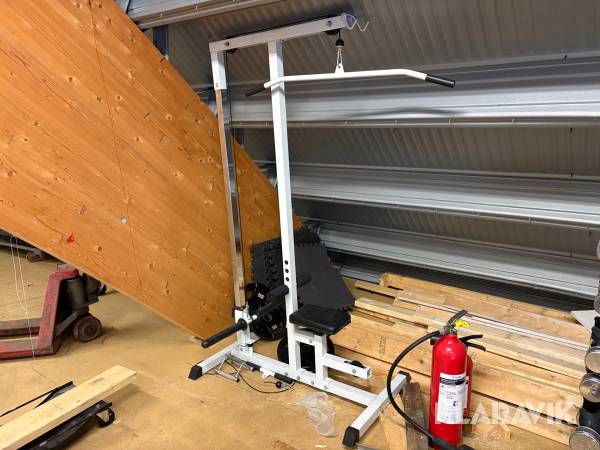 Gymutrustning lats-maskin