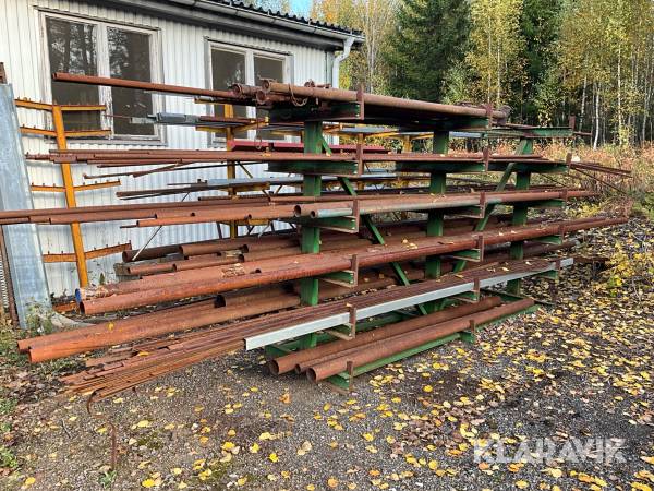 Dubbelsidigt grenställ med rör och plattjärn