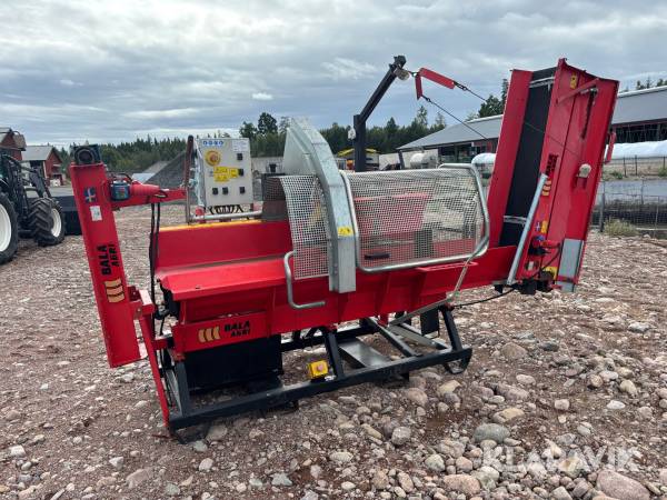 Vedprocessor Bala Agri med transportör & avläggningsbord