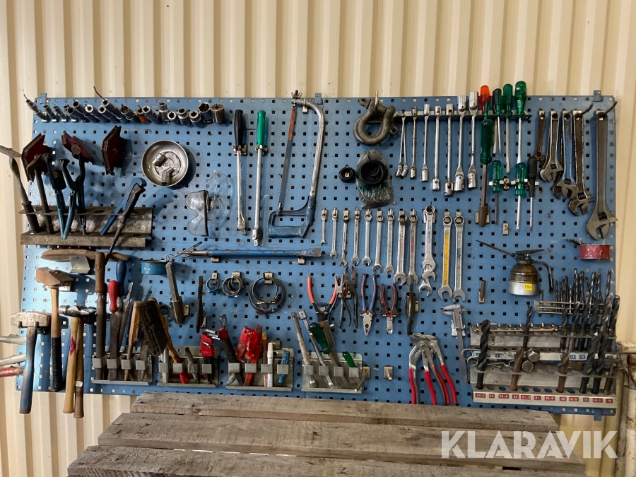 Verktygstavla med verktyg