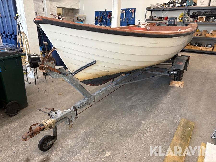 Båt Örnvik med motor och kärra