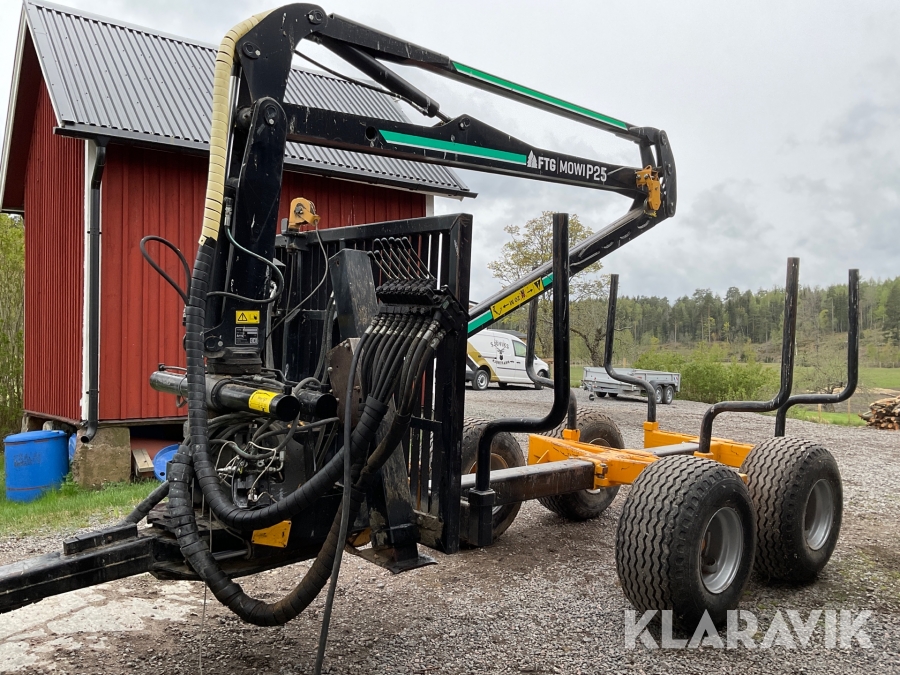 Skogsvagn FTG Mowi P25 med kran