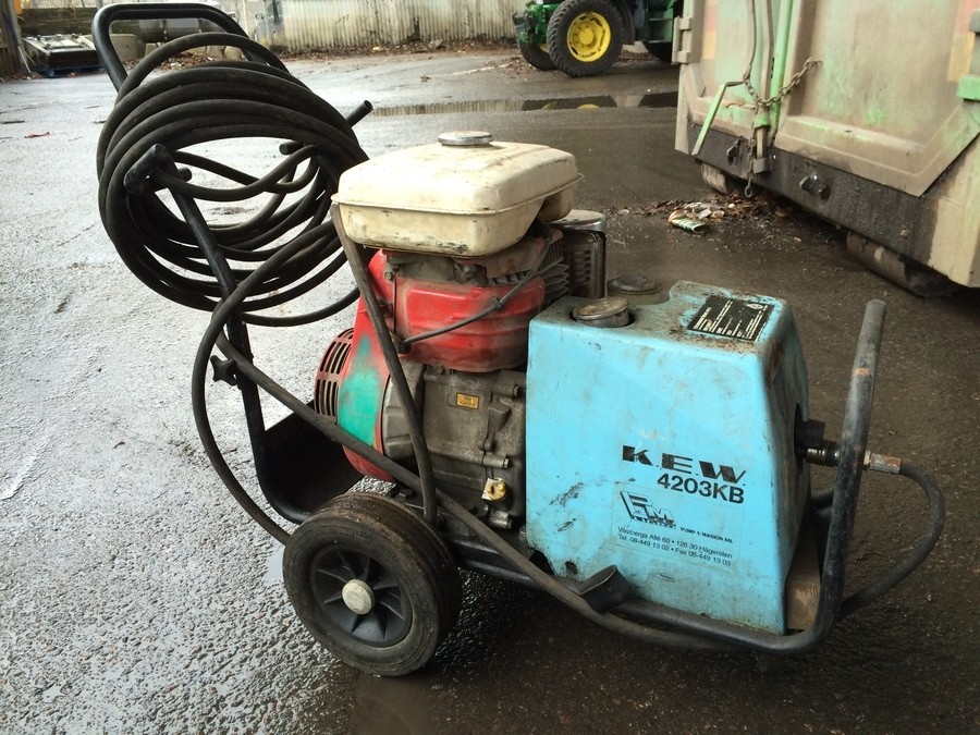 Bensindriven högtryckstvätt