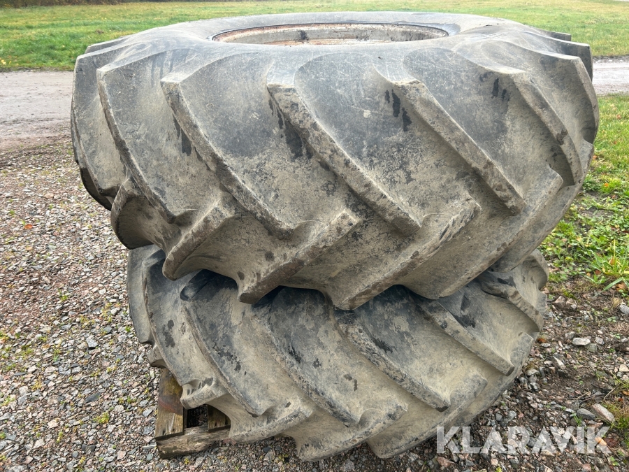 Däck med fälg US Royal 23.1-26