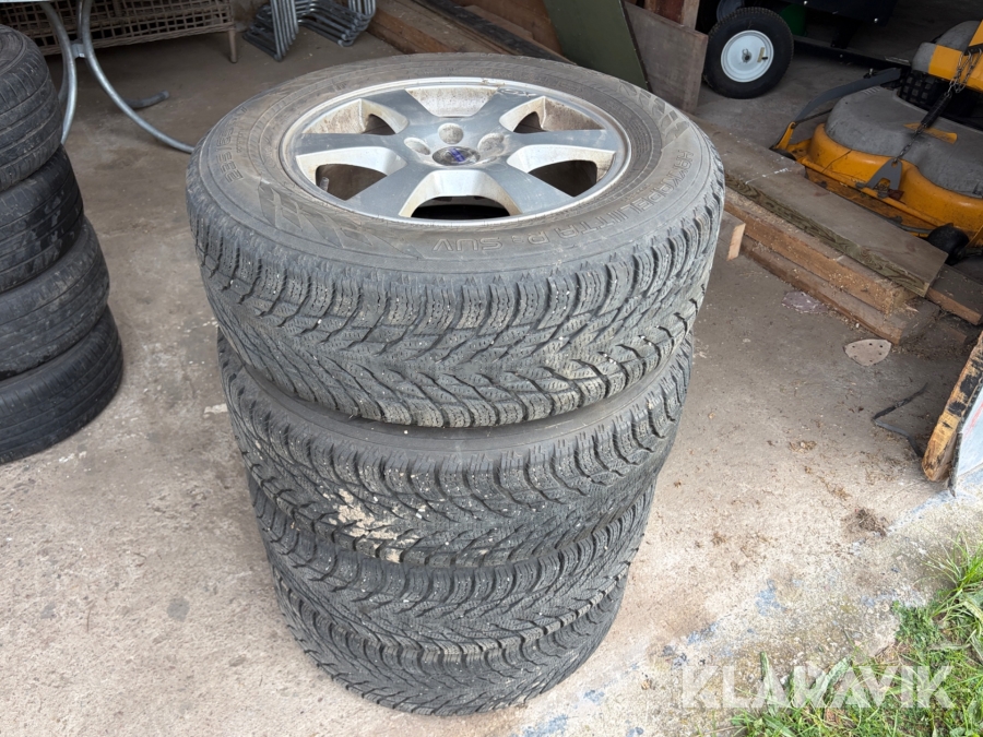 Vinterdäck Nokian 235/65R17 4 st