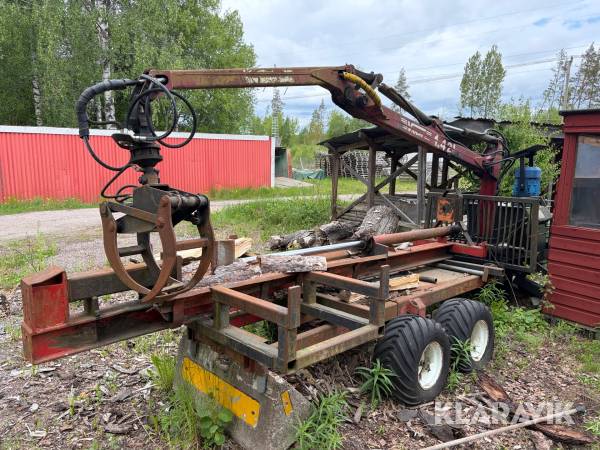 Skogsvagn med klyv och kran Vaggerydskran