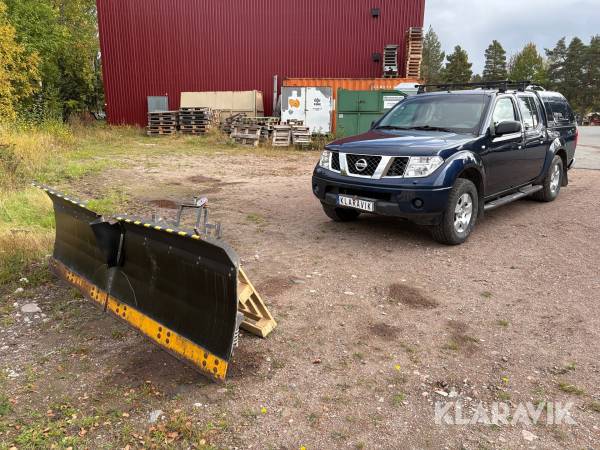 Pickup med plogutrustning Nissan Navara King Cab