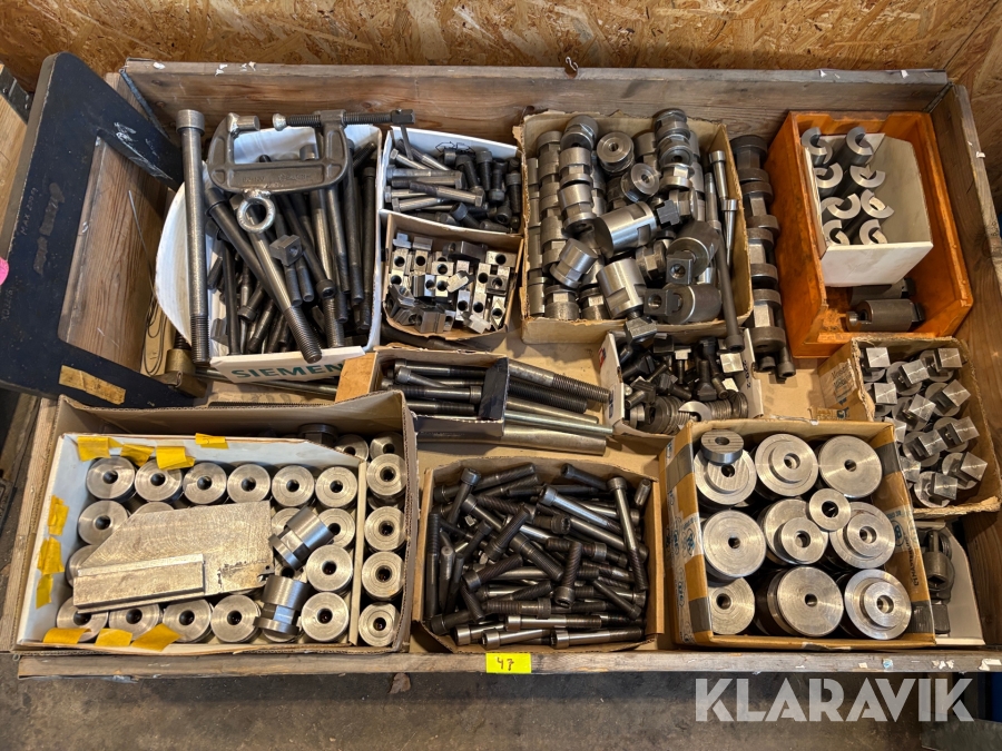 Parti med diverse tillbehör till verkstadsmaskiner