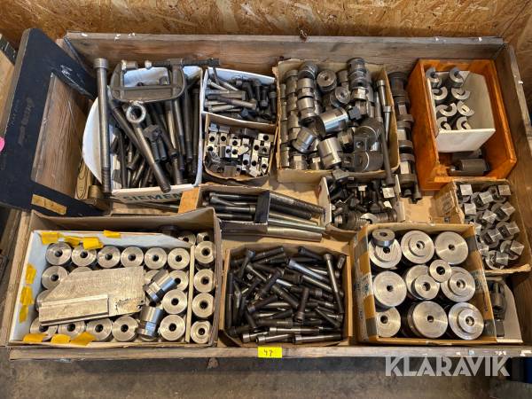 Parti med diverse tillbehör till verkstadsmaskiner