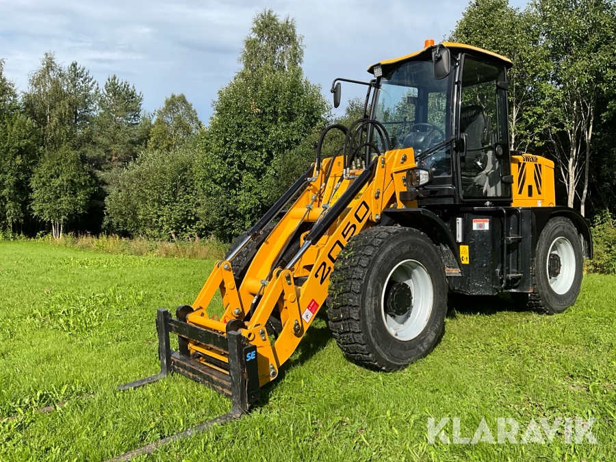 Hjullastare Swekip 2050 med skopa och gafflar