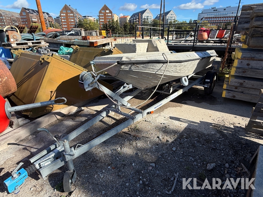 Arbetsbåt Workbuster BSU 26 med Släp
