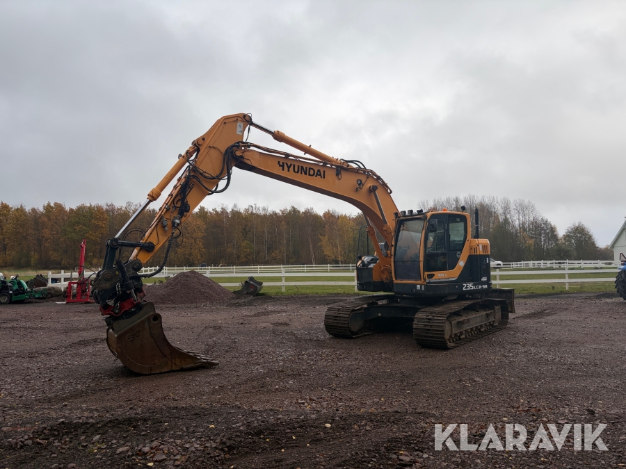 Grävmaskin Hyundai Robex 235LCR-9A med tiltrotator och redskap