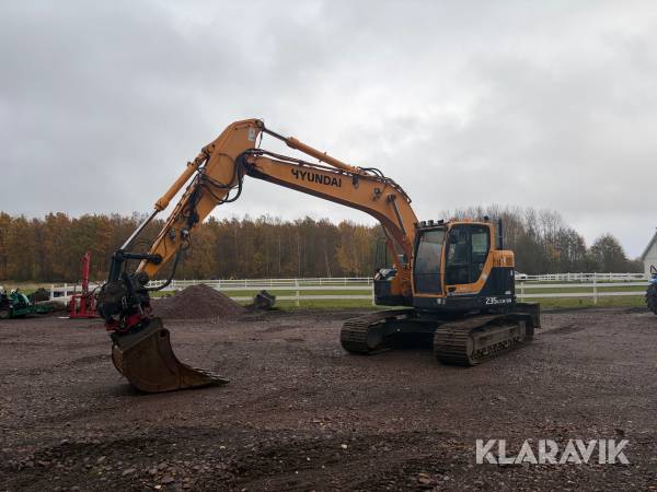 Grävmaskin Hyundai Robex 235LCR-9A med tiltrotator och redskap