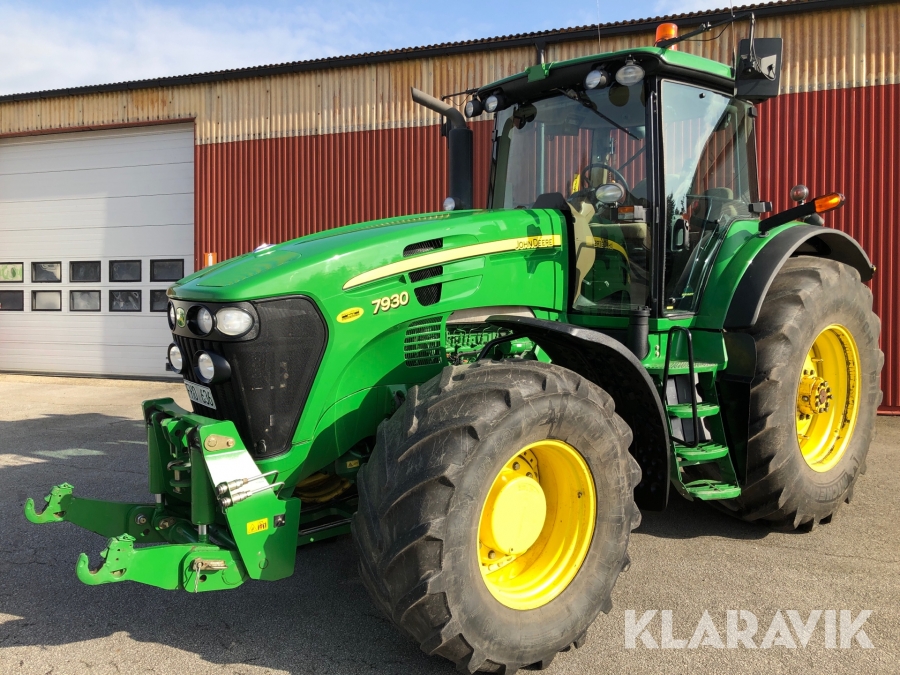 Traktor John Deere 7930 med frontlyft