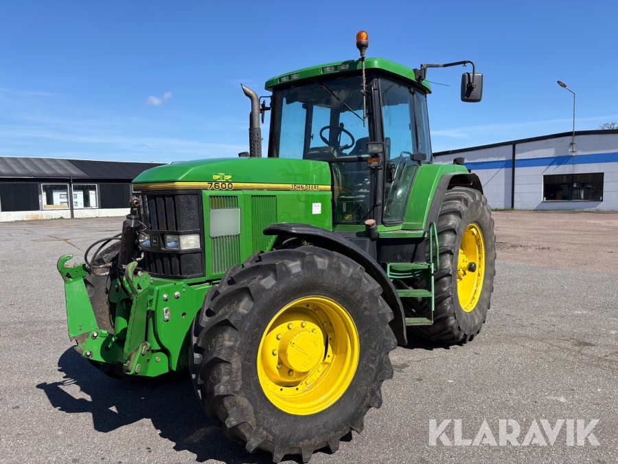 Traktor John Deere 7600