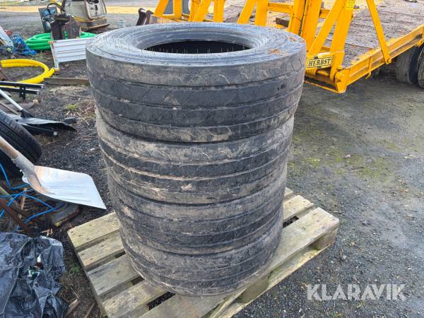 Däck Pirelli 235/75 R17.5
