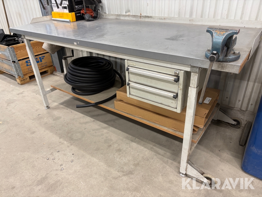 Industribänk / arbetsbänk med skruvstäd