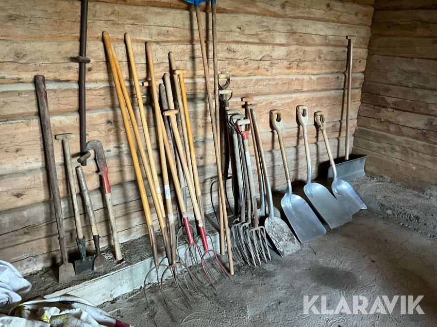Parti med gafflar, grepar och skyfflar