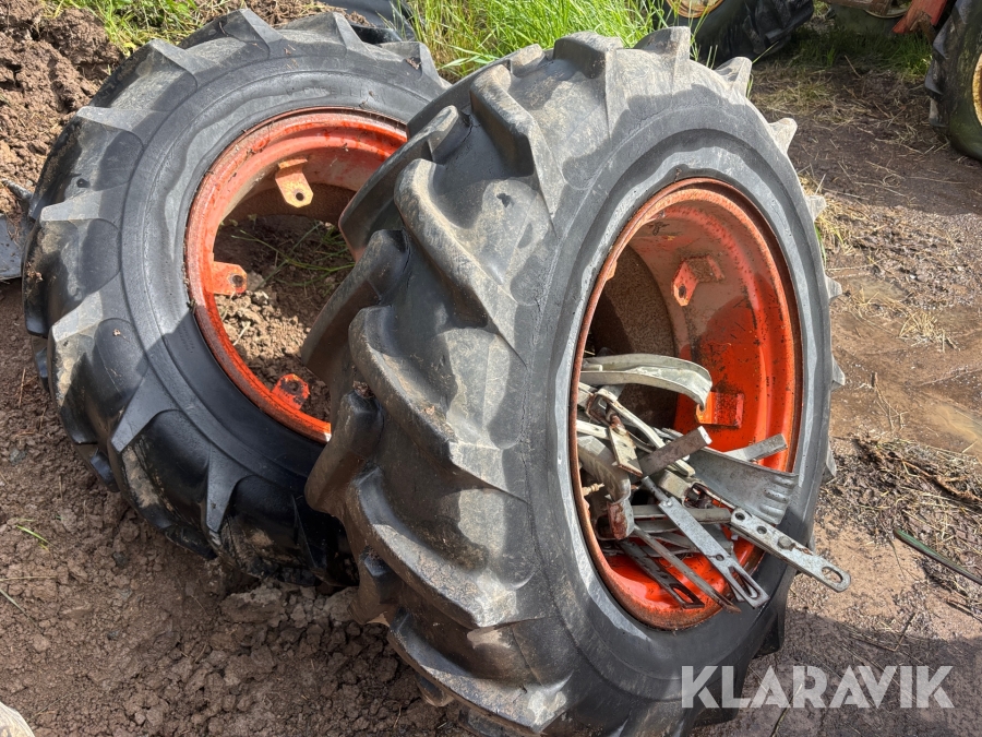 Dubbelmontage Pirelli 12.4/11-24 2st med spännare