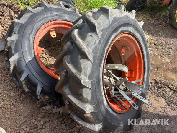 Dubbelmontage Pirelli 12.4/11-24 2st med spännare