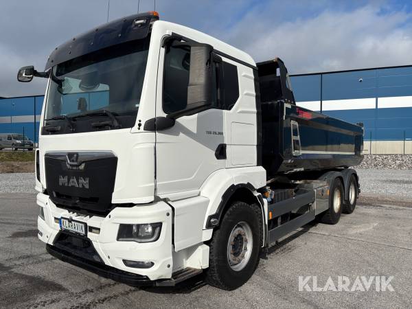 Tippbil MAN TGS 28.360 med flak