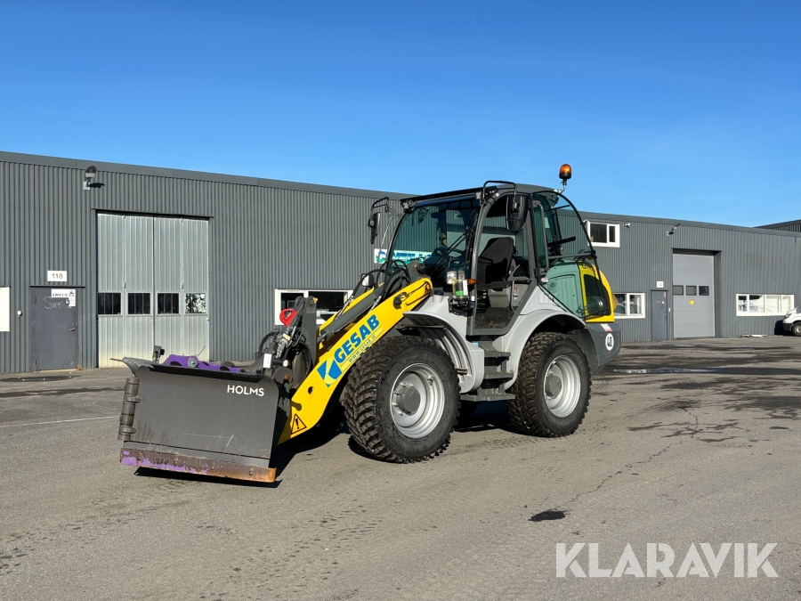 Hjullastare Kramer 8115 med vikplog, planeringsskopa och hydrauliska gafflar