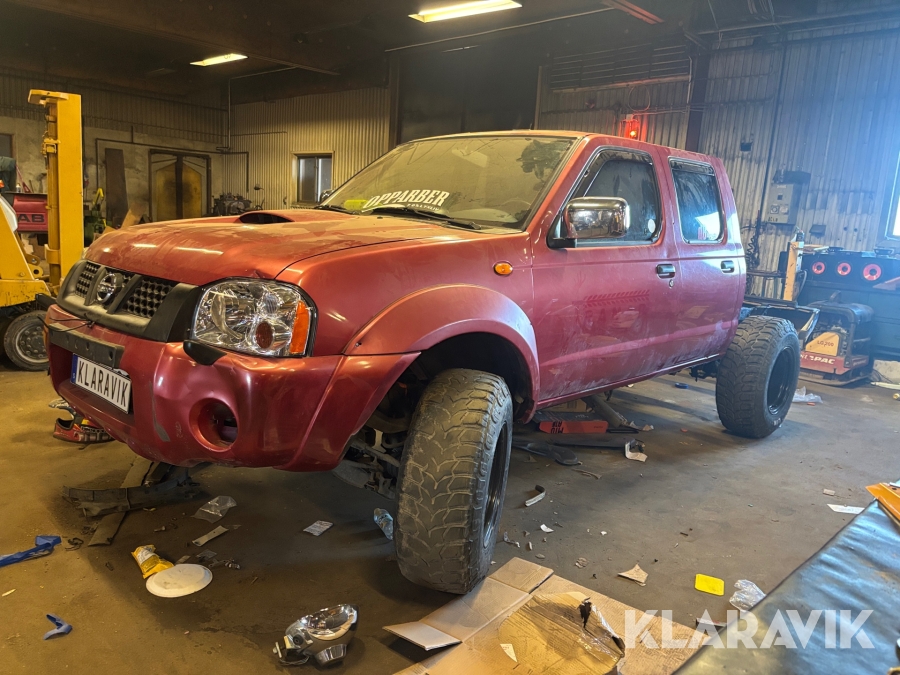A-Traktor Nissan Navara Dubbelhytt 2.5 4WD