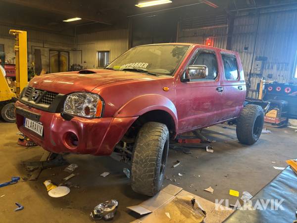 A-Traktor Nissan Navara Dubbelhytt 2.5 4WD
