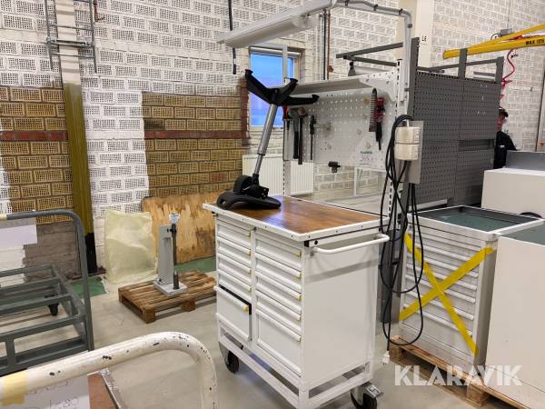 Arbetsbänk med Verktygsförvaring