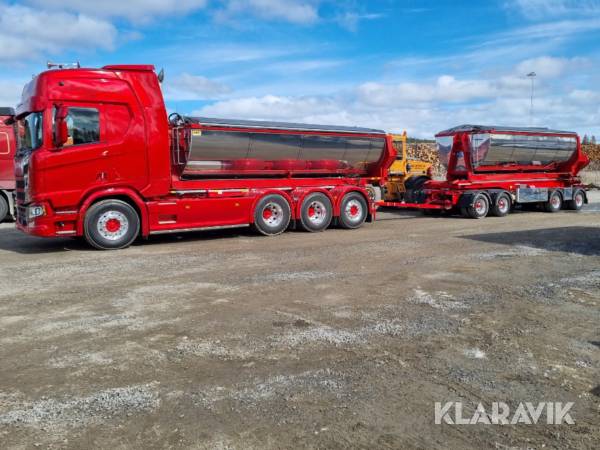 Asfaltsekipage Scania R650 8x4 16.4 Automatisk 650hk med 4-axlat släp