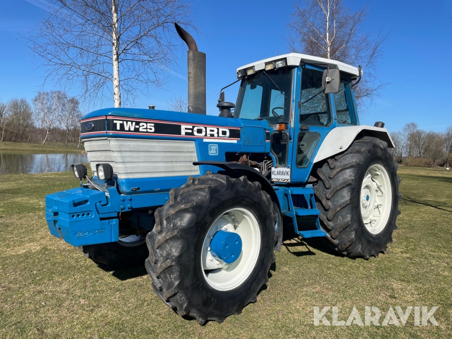 Traktor Ford TW-25 