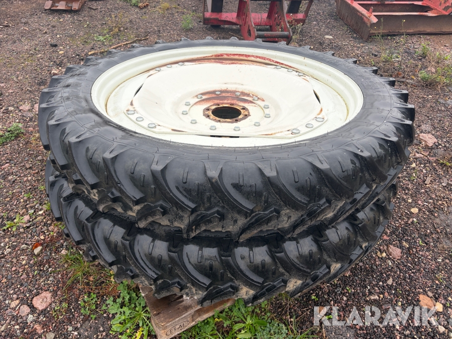 Lantbruksdäck på fälg Kleber 270/95R48 2 st