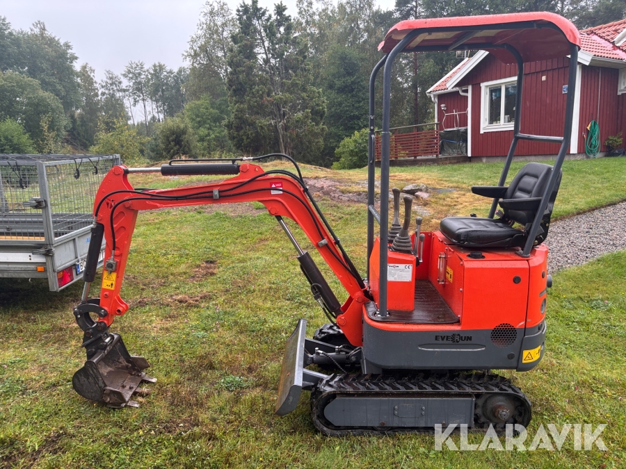 Minigrävare Everun ERE08 med vagn och redskap
