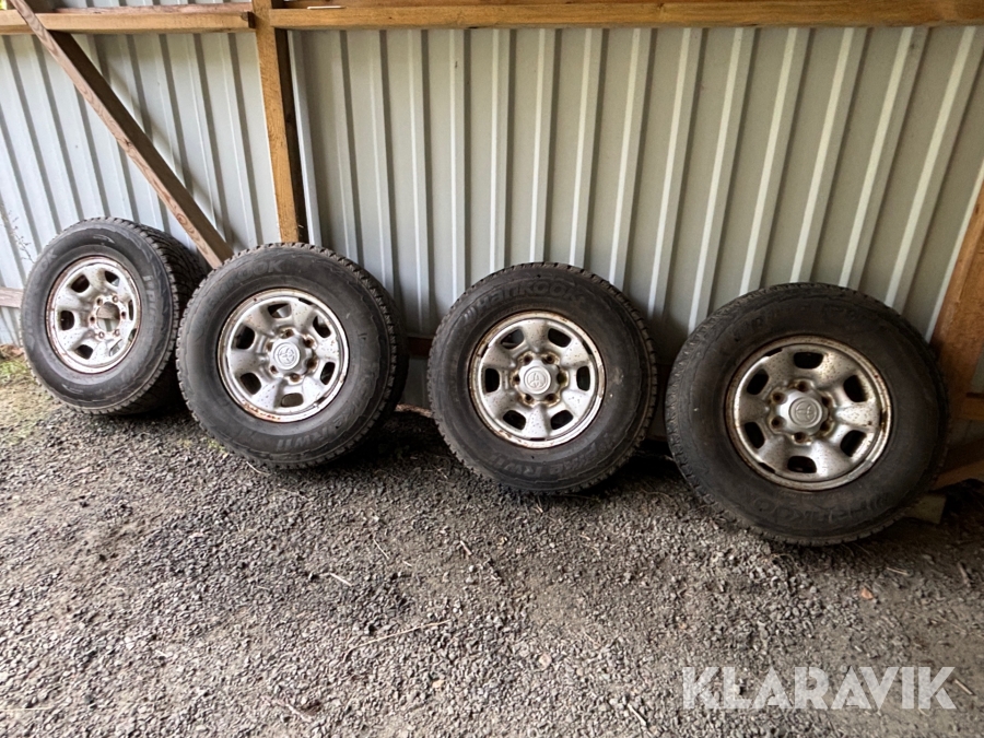 Dubbdäck med fälg Hankook Pike RW11 235/75R15 - 4st