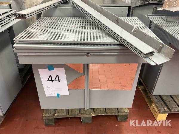 Arbetsbänk med vertygstavla