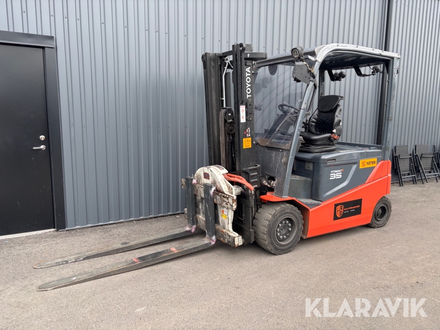 Truck Toyota Traigo 80 35 med Cascade Rotator