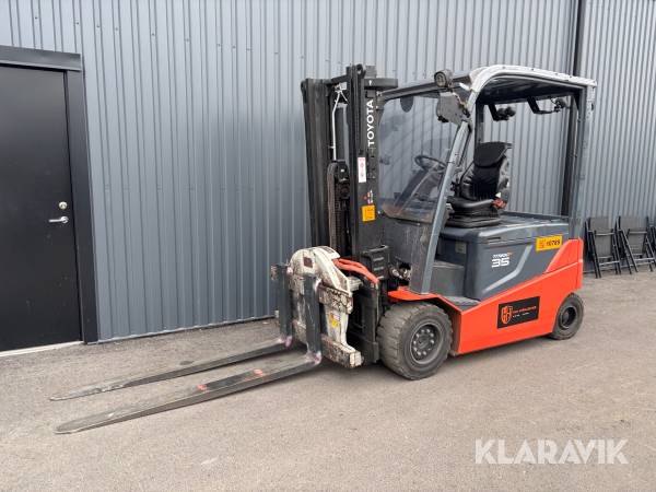 Truck Toyota Traigo 80 35 med Cascade Rotator
