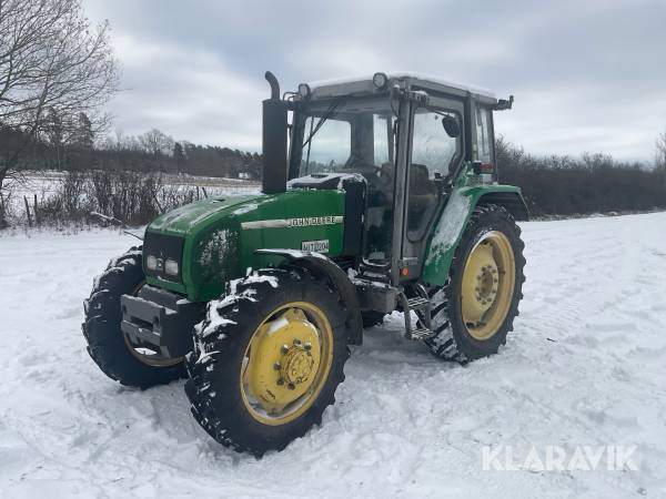 Traktor John Deere 3300 4x4
