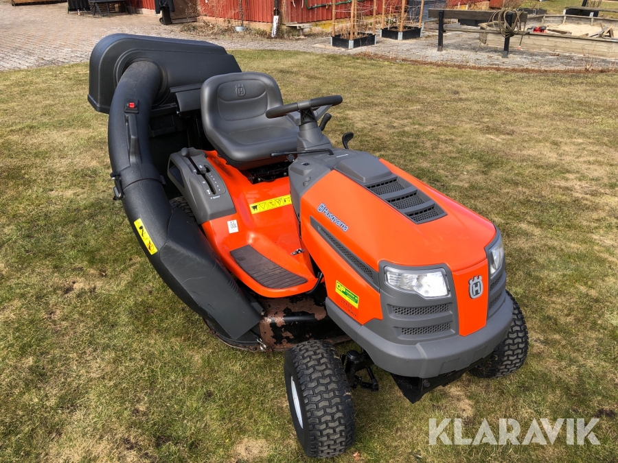 Åkgräsklippare / Trädgårdstraktor Husqvarna LT151 med uppsamlare