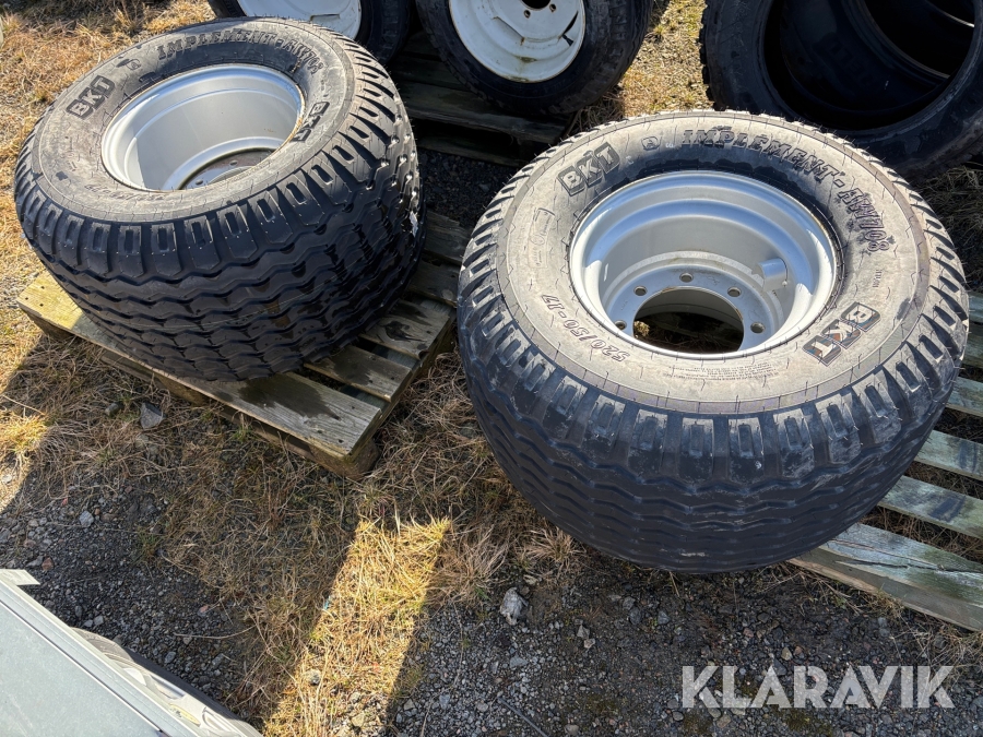 Däck på fälg 2 st BKT 520/50-17