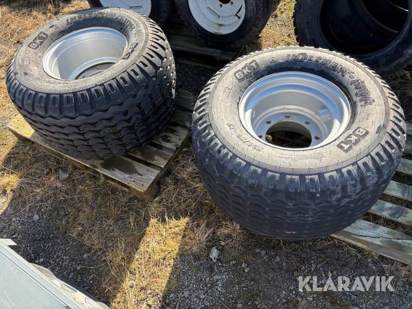 Däck på fälg 2 st BKT 520/50-17