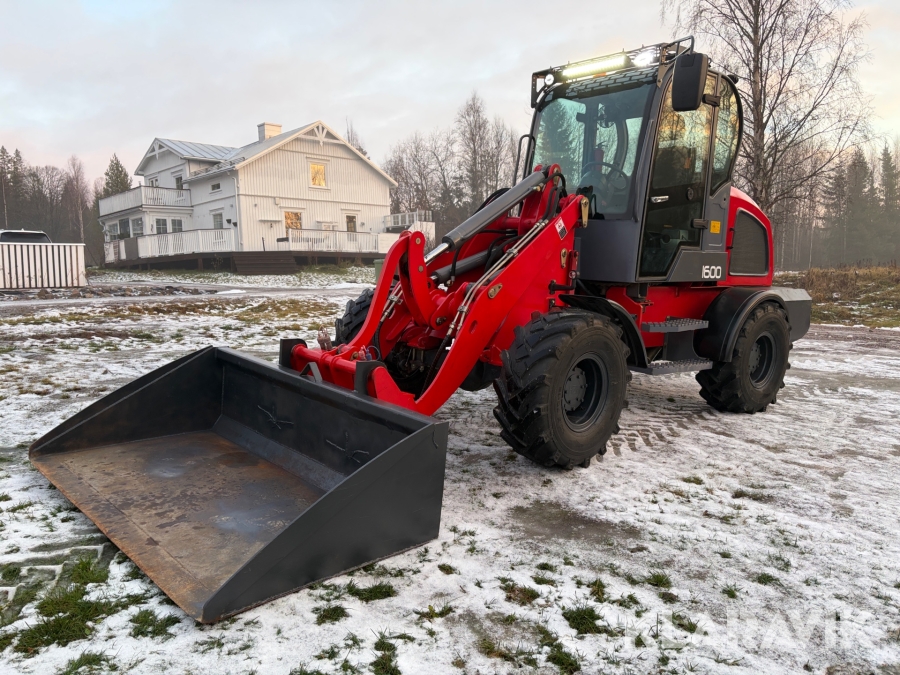 Hjullastare HZM RRUN1600 med planeringsskopa